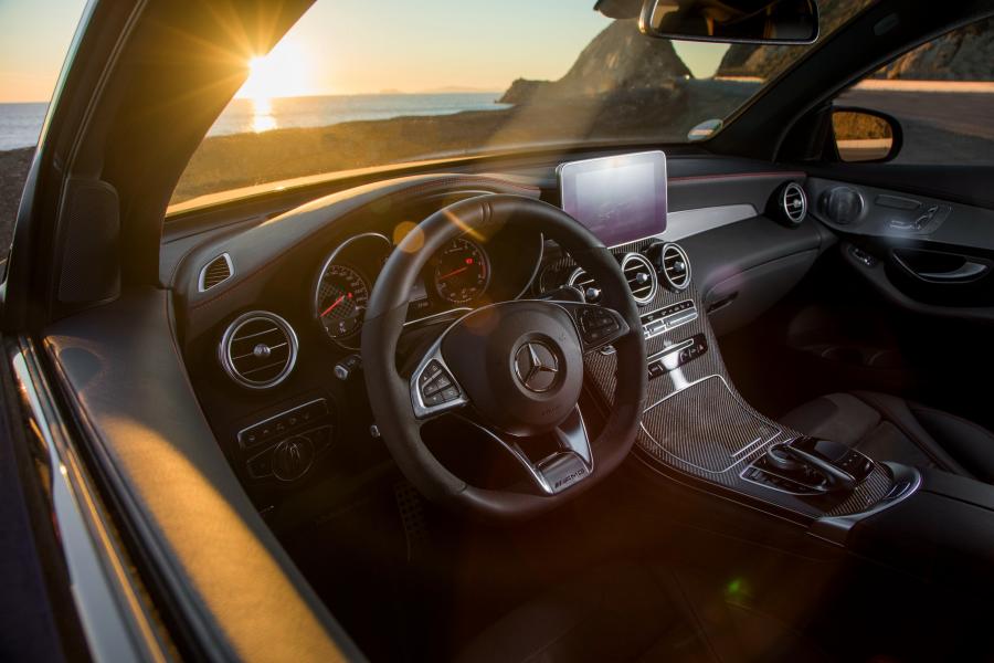 Интерьер Mercedes-AMG GLC43 4Matic Coupe 2016 года  (WW) (фото 16 из 46)